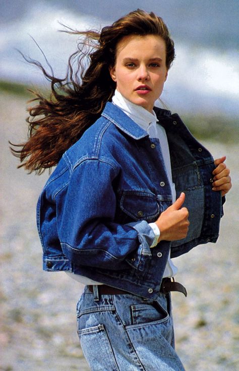 Le Retour du Denim : Comment Adopter le Look Vintage en Jean